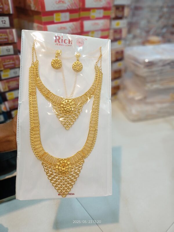 City Gold Necklace Set