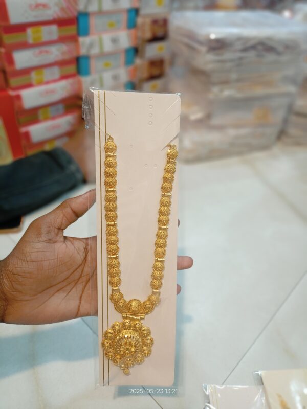 City Gold Necklace Set