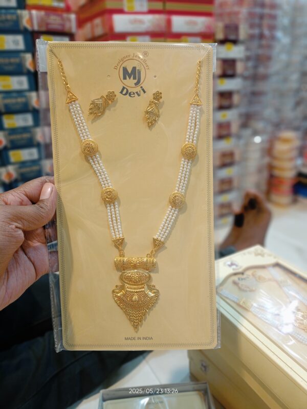 City Gold Necklace Set