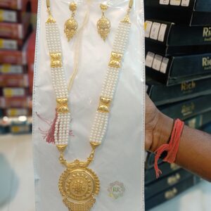 City Gold Necklace Set