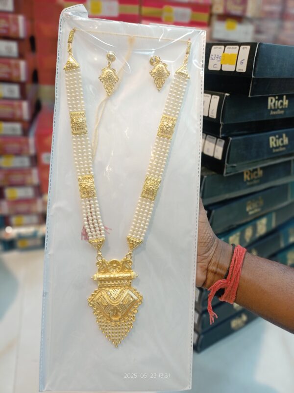 City Gold Necklace Set