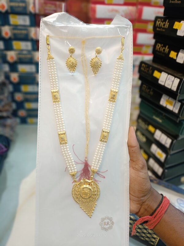 City Gold Necklace Set