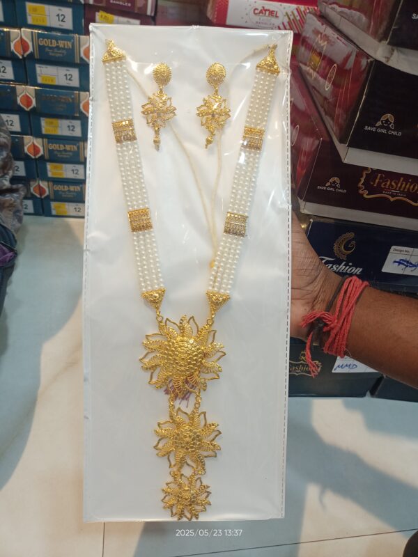 City Gold Necklace Set