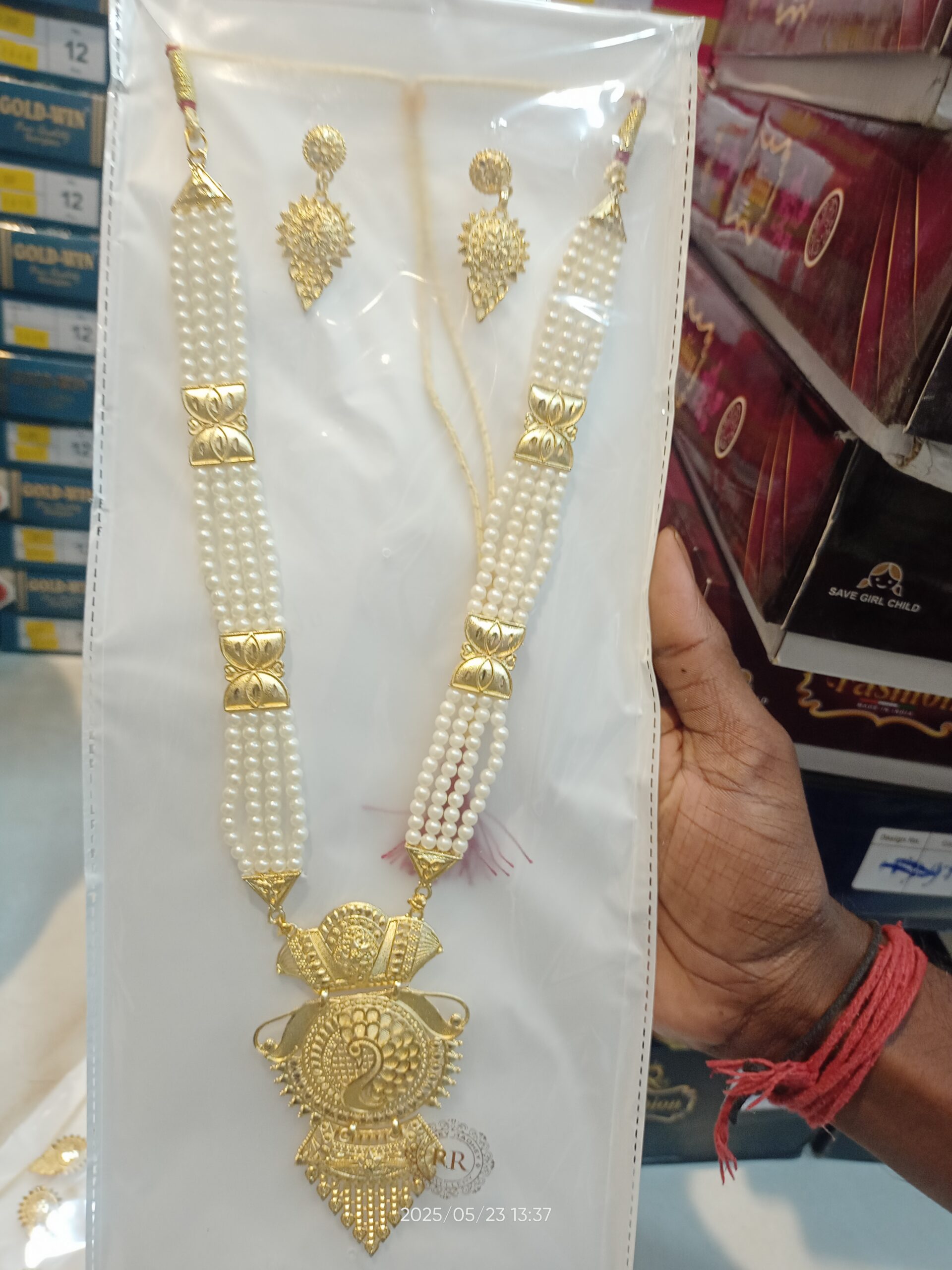 City Gold Necklace Set