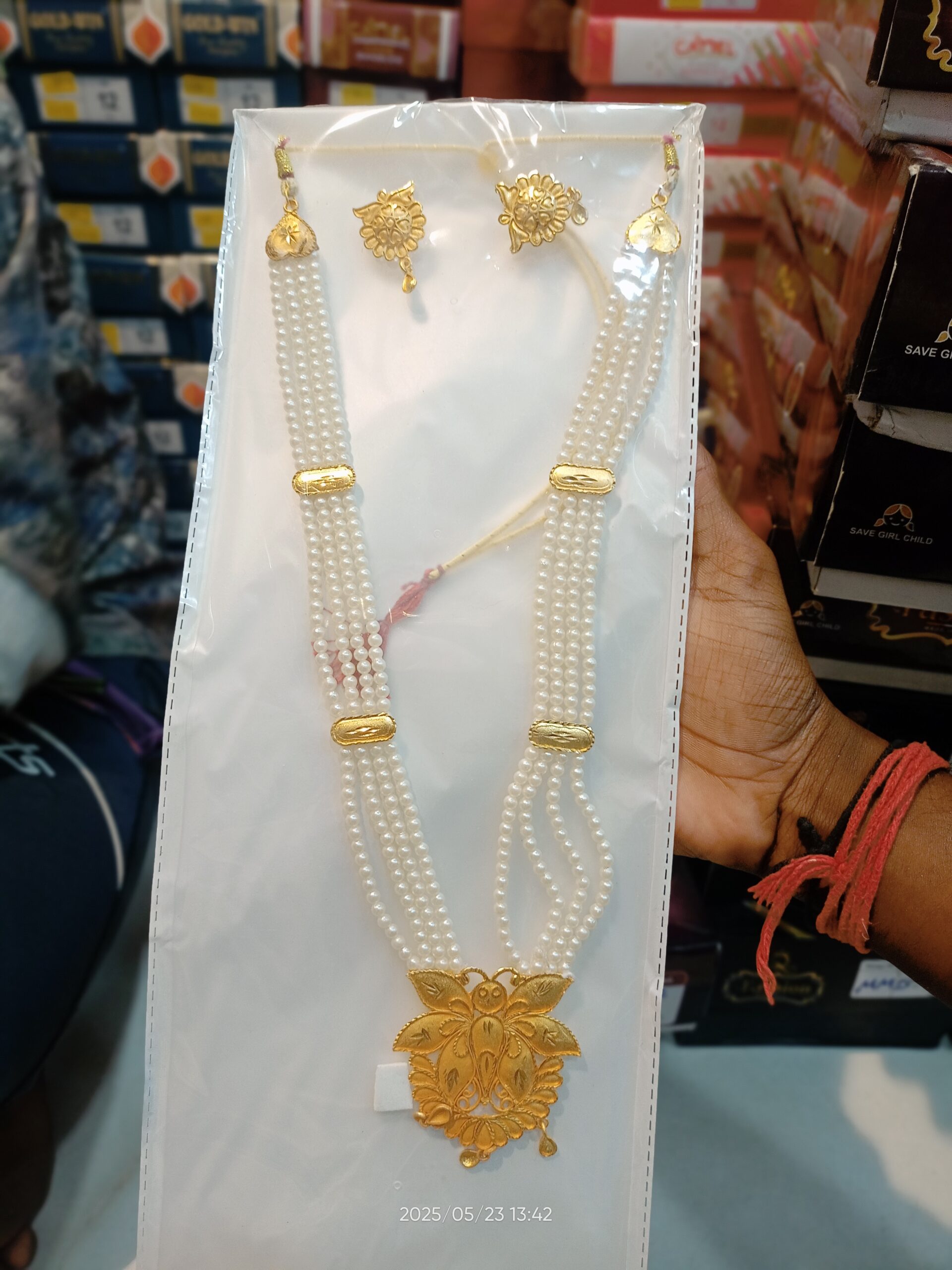 City Gold Necklace Set