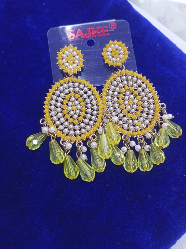 trending earrings