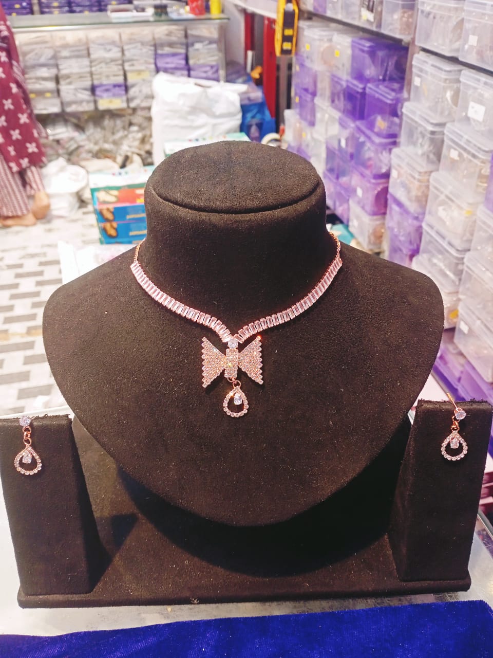 New Fancy Neckless Set