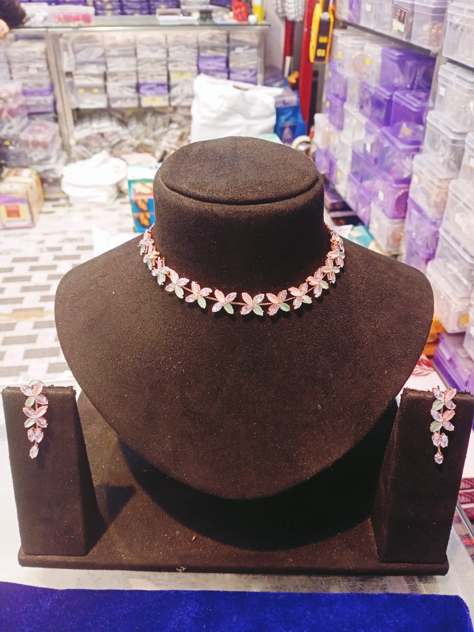 New Fancy Neckless Set
