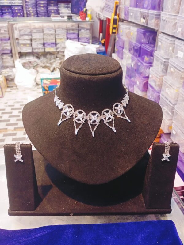 New Fancy Neckless Set