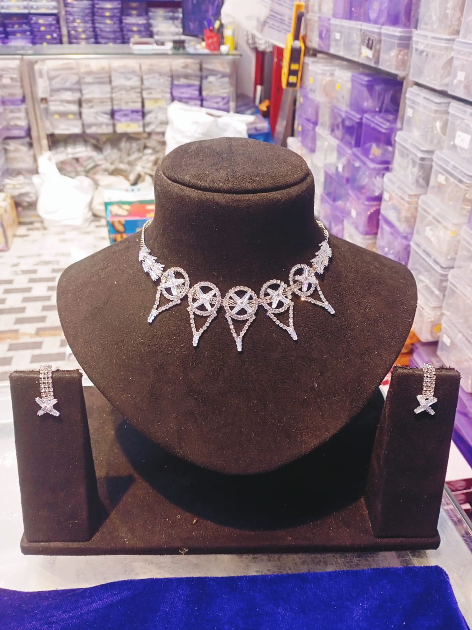 New Fancy Neckless Set