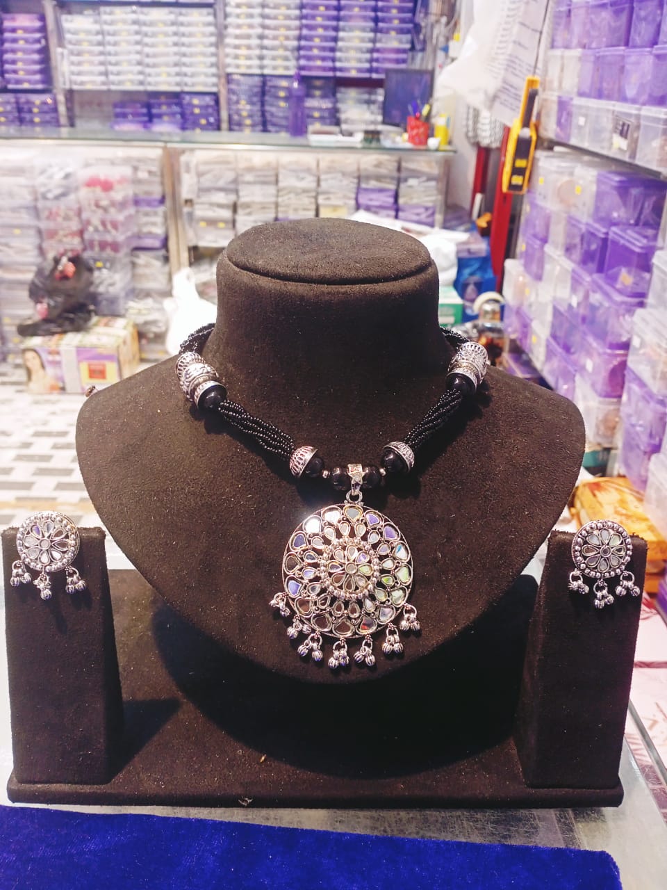 New Fancy Neckless Set