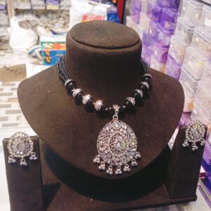 New Fancy Neckless Set