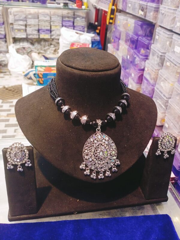 New Fancy Neckless Set