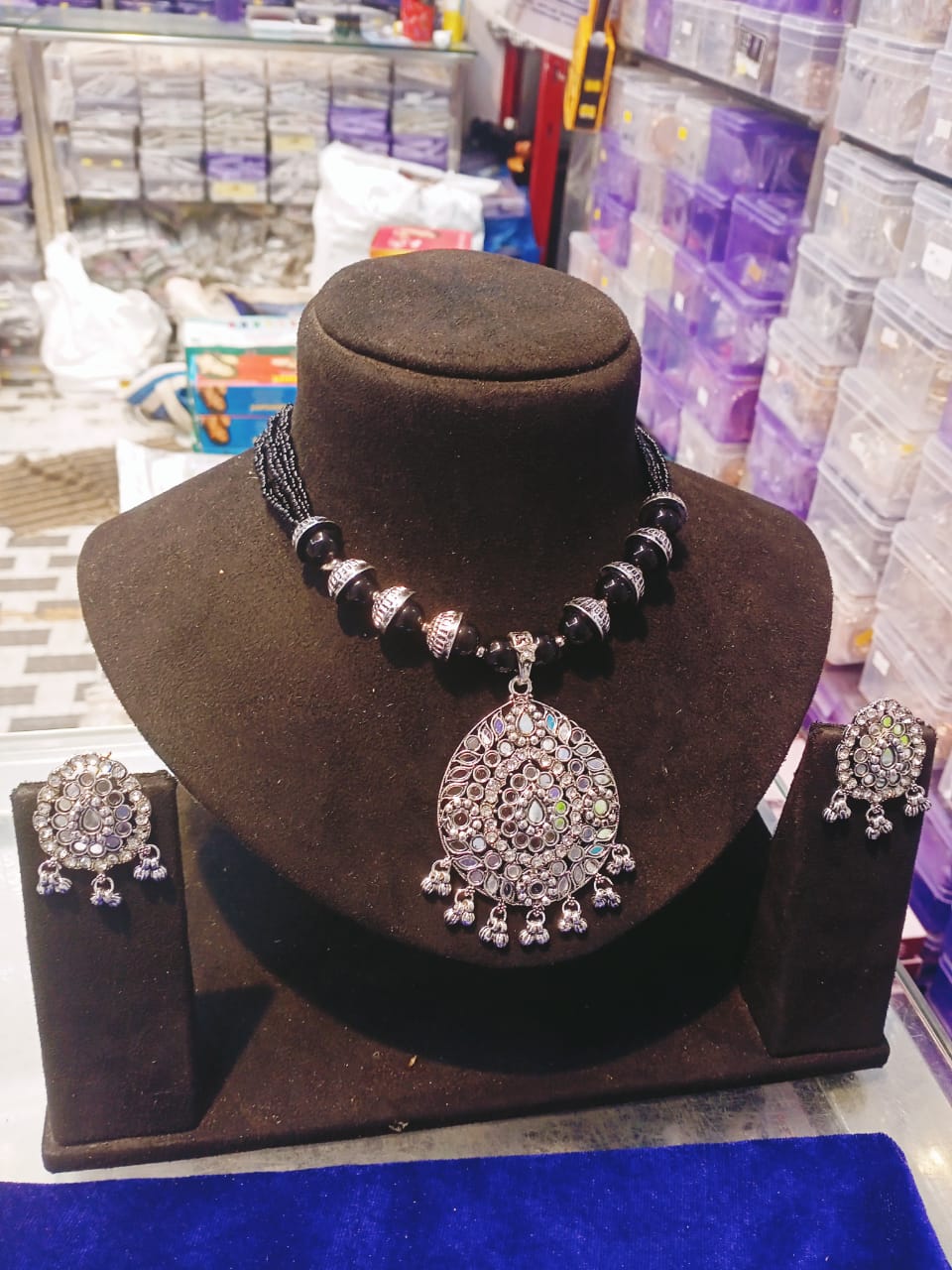New Fancy Neckless Set