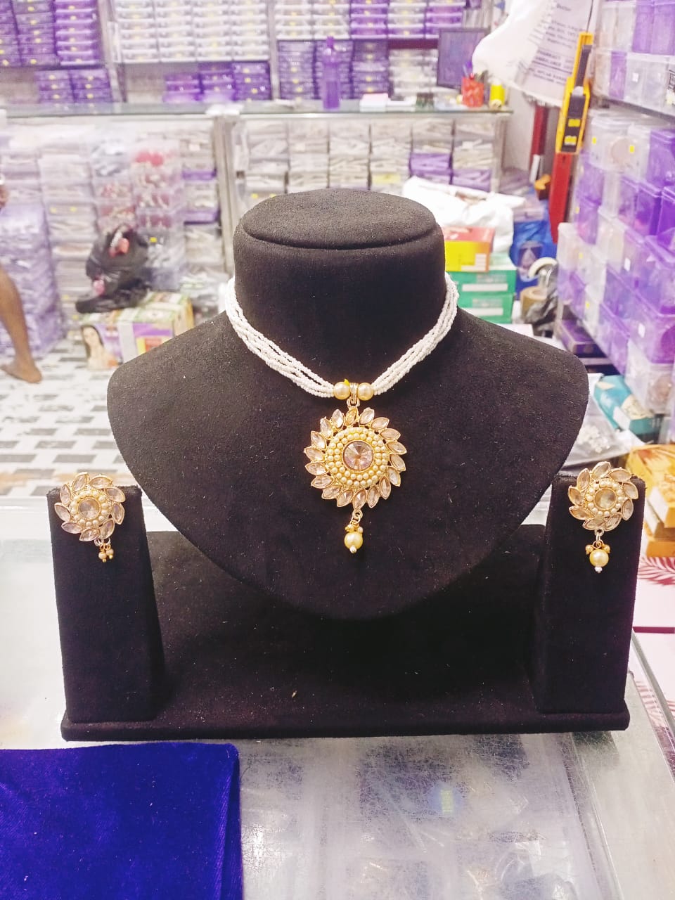 New Fancy Neckless Set