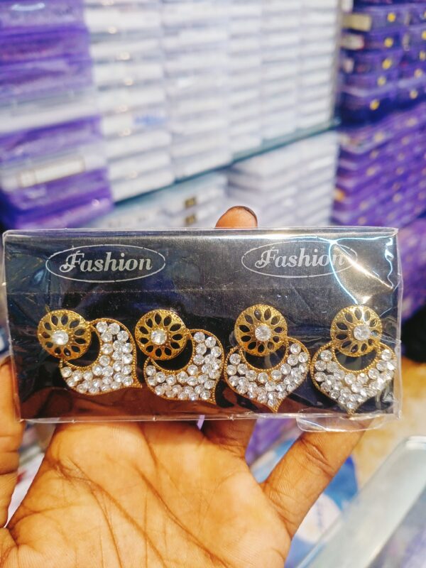 Topps Earrings Pack Of 4 Pices