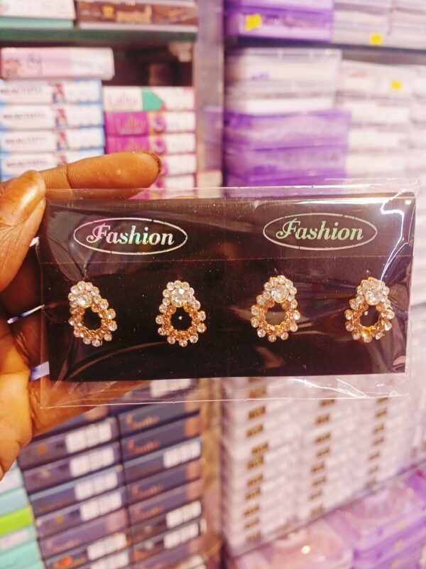 Topps Earrings Pack Of 4 Pices