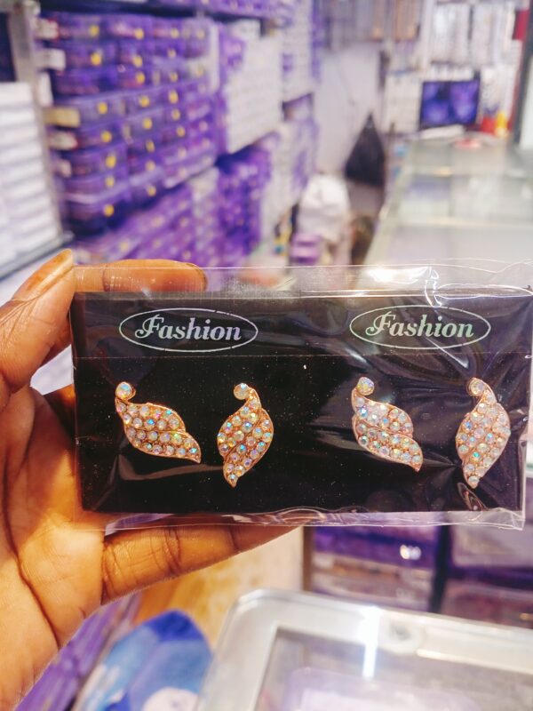 Topps Earrings Pack Of 4 Pices