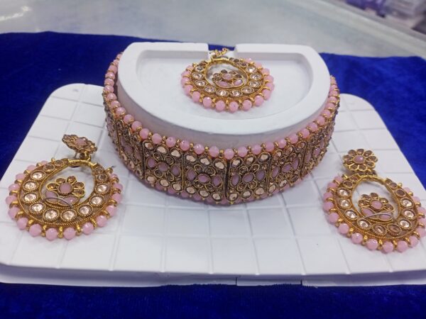 Simple necklace set