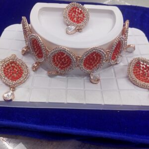 Fashionable necklace set