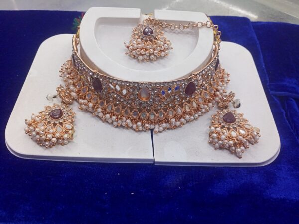 Fashionable necklace set