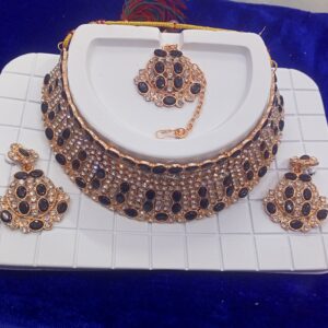 Fashionable necklace set