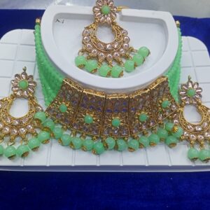 Fashionable necklace set (green colour)