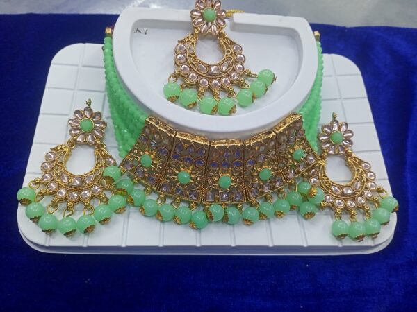 Fashionable necklace set (green colour)