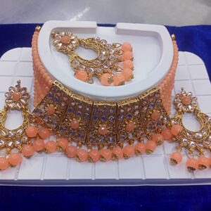 Fashionable necklace set