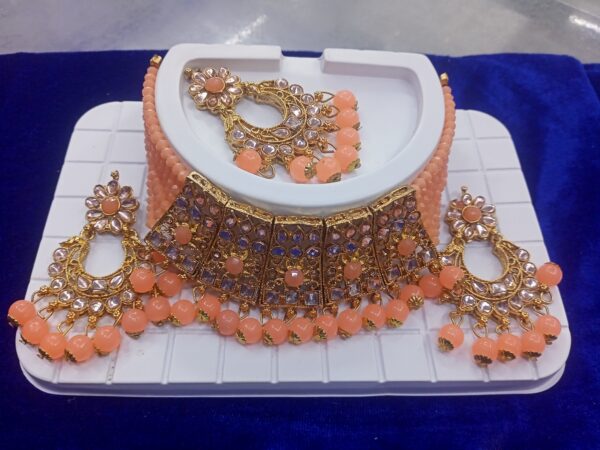 Fashionable necklace set