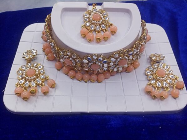 Fashionable necklace set