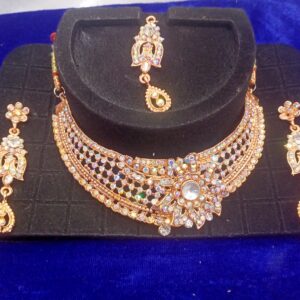 Fashionable necklace set