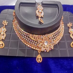 Fashionable necklace set