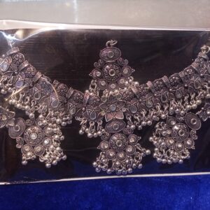 Elite Fancy Jewellery sets with Mangtika