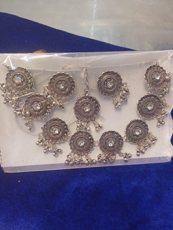 Fashionable jewellery set