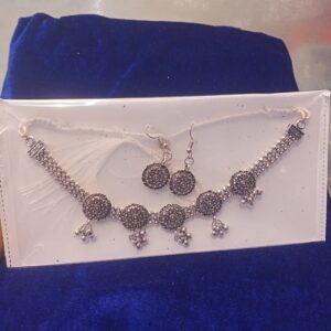 Fashionable jewellery set