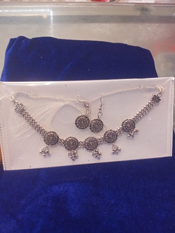 Fashionable jewellery set