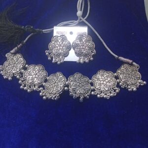 Fashionable jewellery set