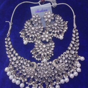 Fashionable jewellery set