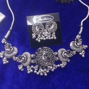 Fashionable jewellery set