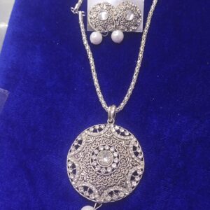 Fashionable jewellery set