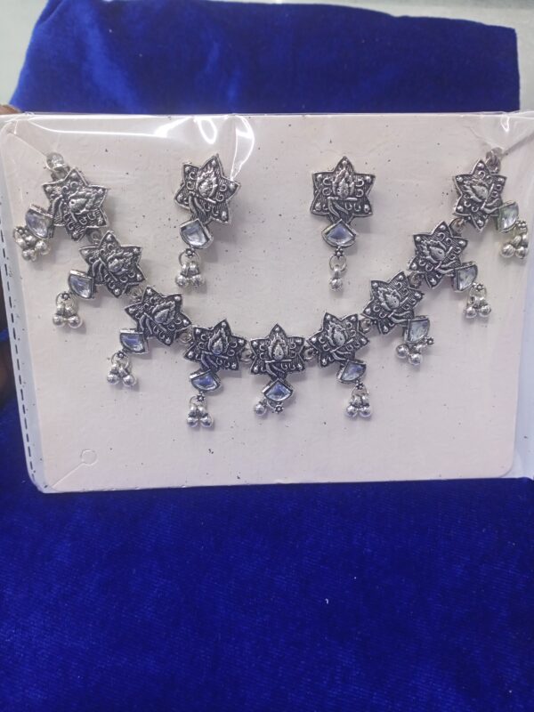 Fashionable jewellery set