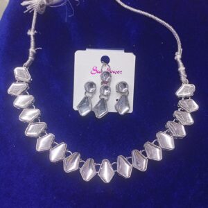 Fashionable jewellery set
