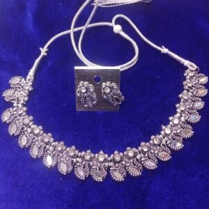 Fashionable jewellery set