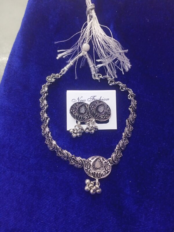 Fashionable jewellery set
