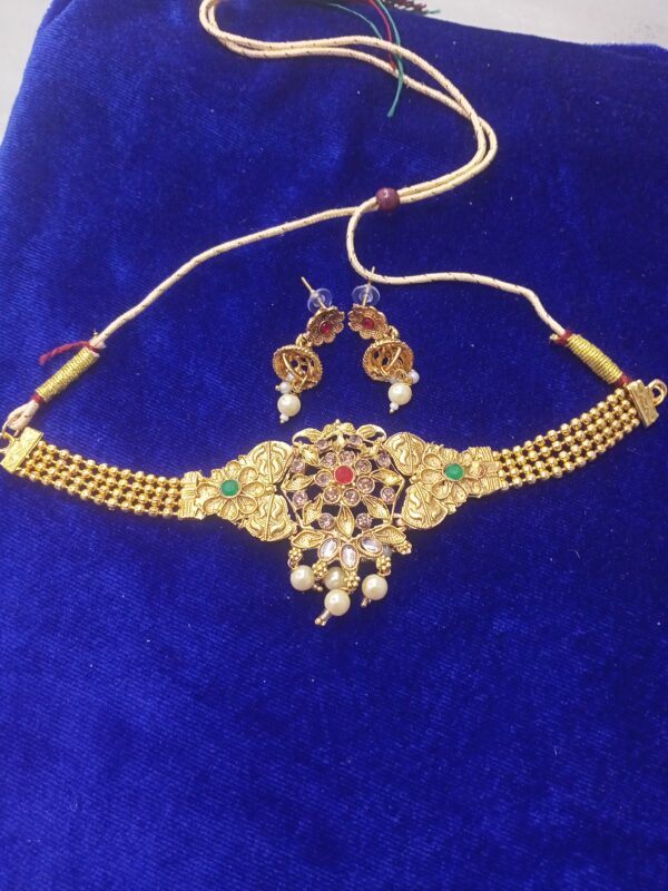 Fashionable jewellery set