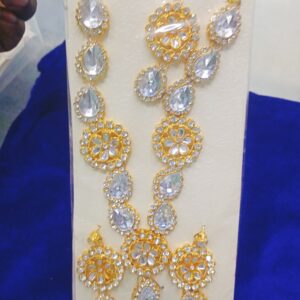 Stylish and modern necklace set