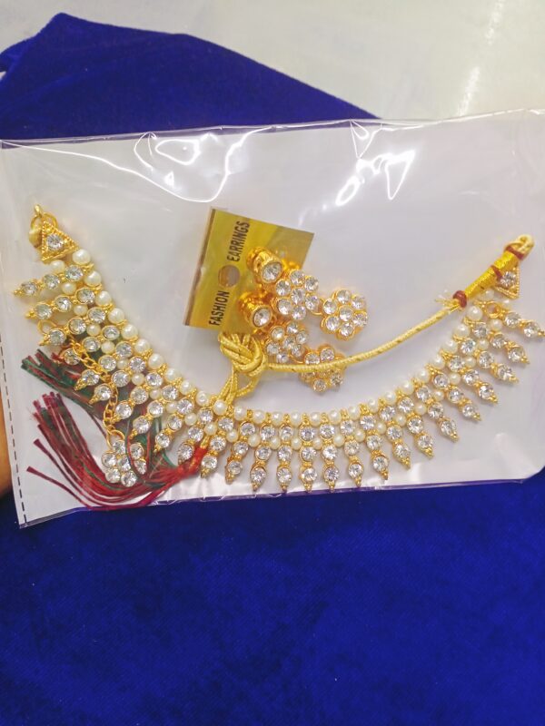 Stylish and modern necklace set