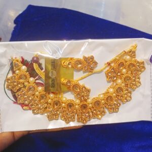Stylish and modern necklace set