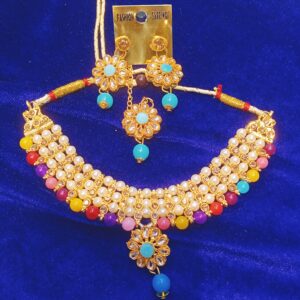Stylish and modern necklace set